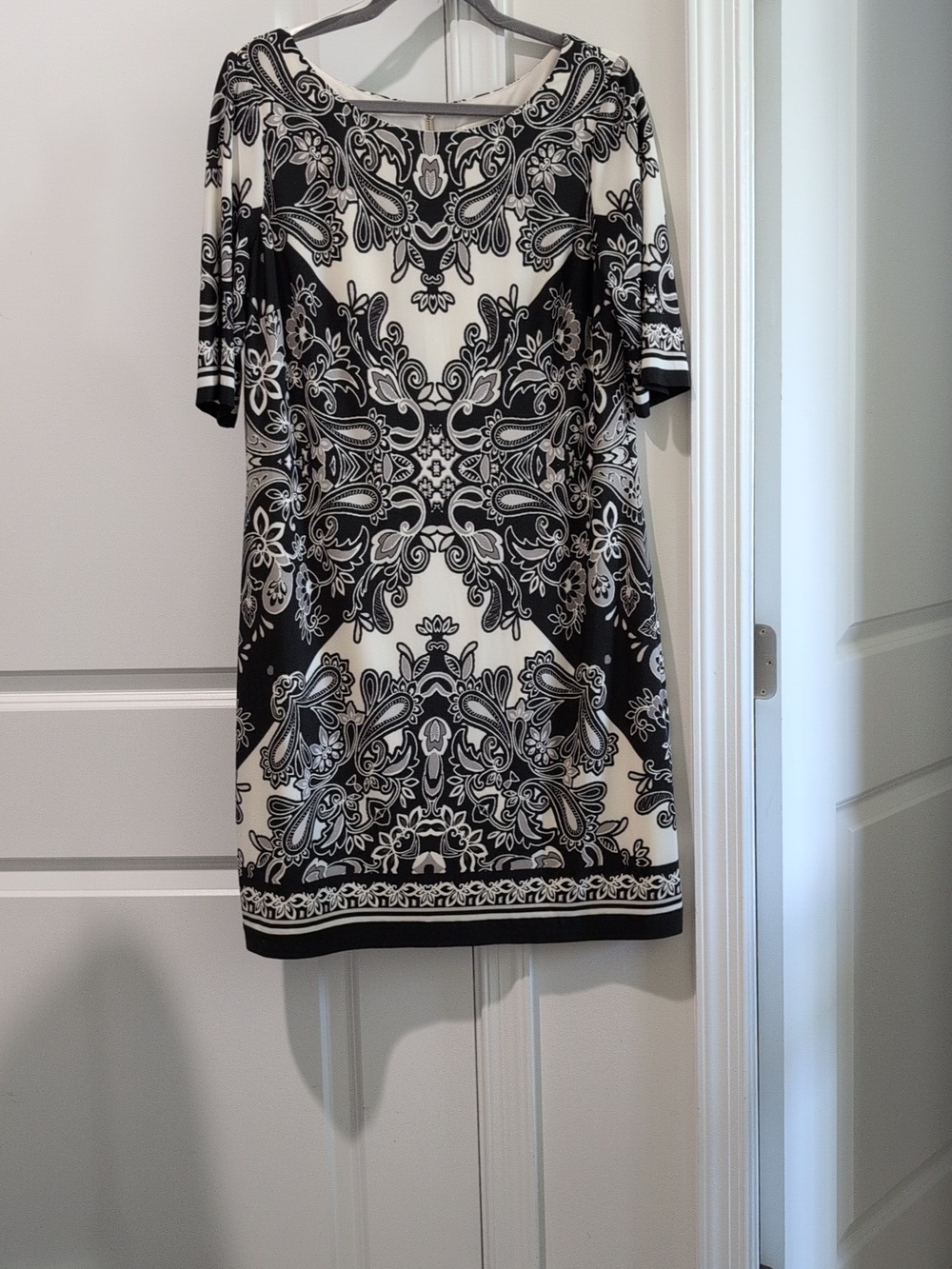 Excellent Condition Black And White Eliza J Dress